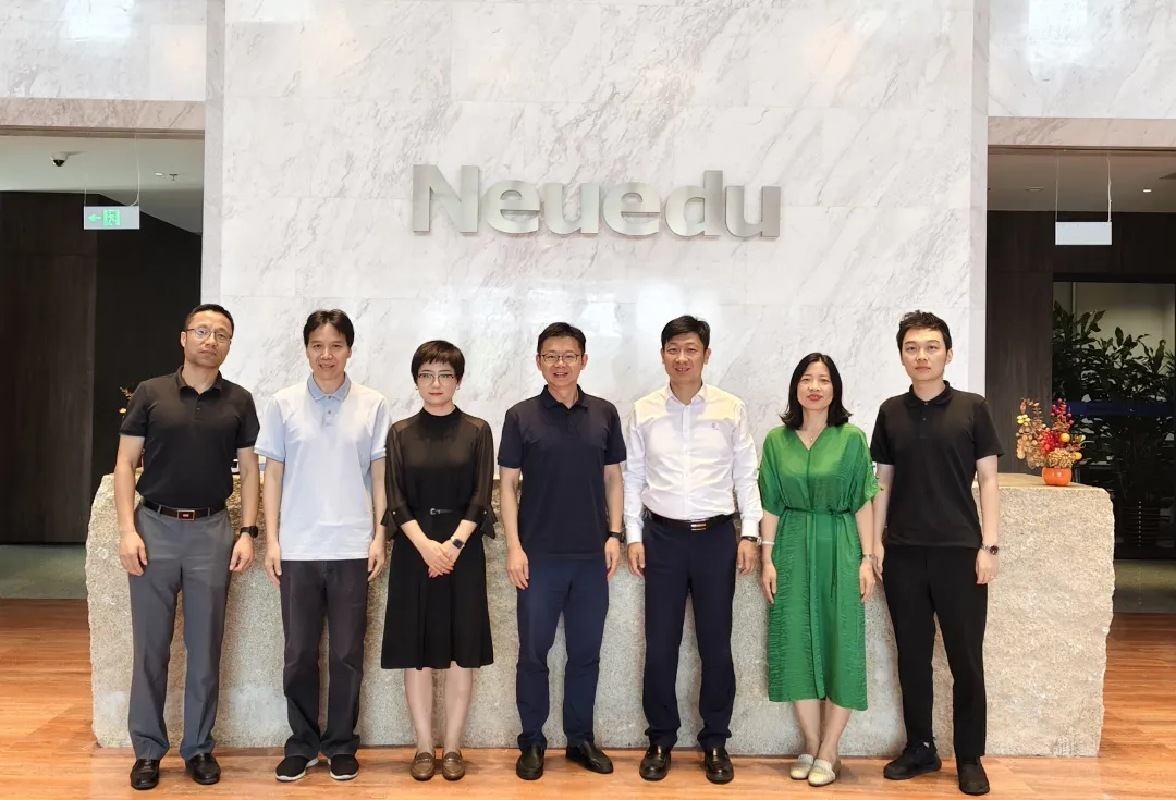 上海行健职业学院一行到访凯发K8天生赢家一触即发教育科技集团参观研讨